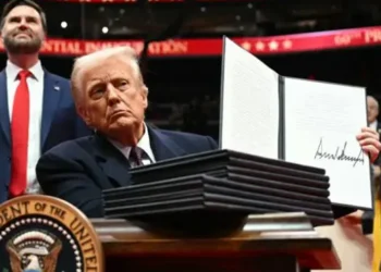 Suprema Corte dos EUA Mantém Ordem de Trump Sobre Gênero em Passaportes