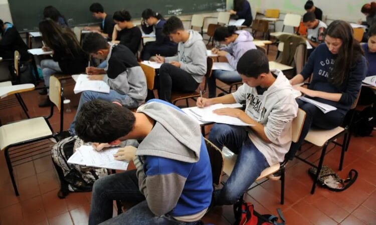 ENEM 2025: Primeira Etapa do Exame Nacional Começa Hoje com Mais de 4,8 Milhões de Inscritos