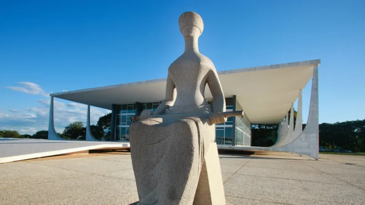 Supersalários no Judiciário Brasileiro: Um Desafio Bilionário à Equidade Pública