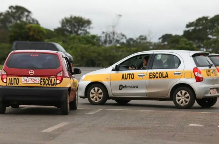 Contran aprova CNH sem autoescola obrigatória e flexibiliza regras de habilitação