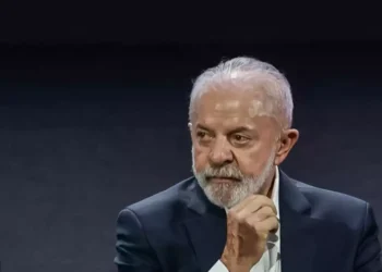 Lula tem reprovação de 37% e aprovação de 32%, diz Datafolha
