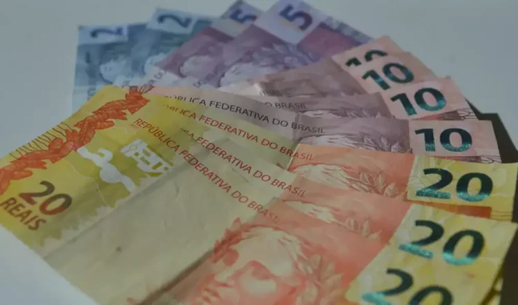 Governo Confirma Reajuste do Salário Mínimo para R$ 1.621 em 2026