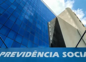 Fila do INSS chega a 2,8 milhões de pedidos pendentes no governo Lula