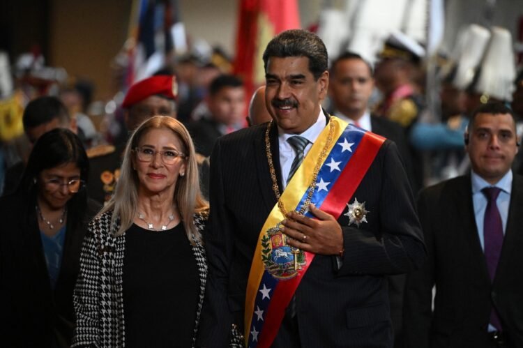 Maduro e Esposa São Capturados em Ação Militar dos EUA na Venezuela