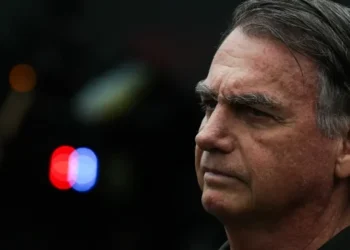 Imprensa Internacional Repercute Queda de Bolsonaro na Prisão