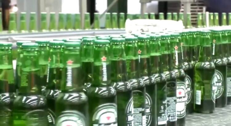 CEO da Heineken Renuncia ao Cargo Após Queda nas Vendas e Pressão de Investidores