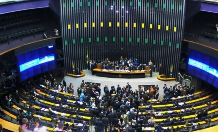Fim da janela partidária reorganiza forças na Câmara dos Deputados