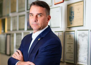 Com posse de Nunes Marques, Flávio Bolsonaro diz esperar TSE ‘imparcial’