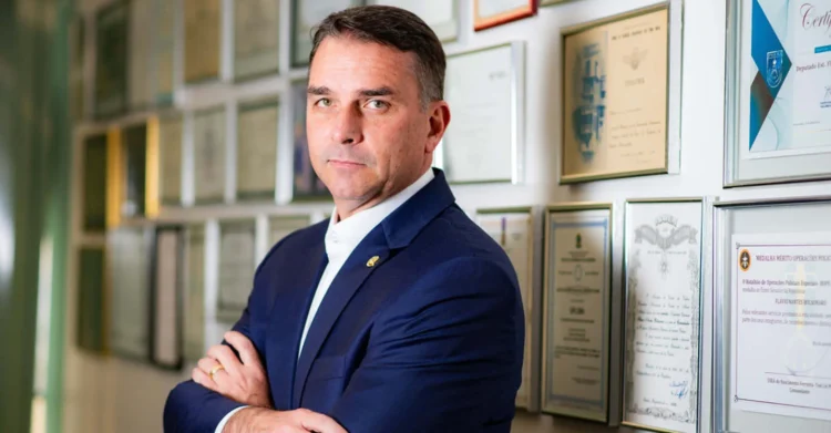 Com posse de Nunes Marques, Flávio Bolsonaro diz esperar TSE ‘imparcial’