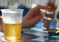 Consumo abusivo de álcool pelas mulheres quase dobra em 17 anos no Brasil