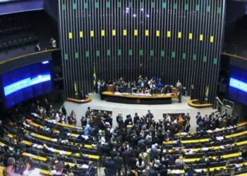 Fim da janela partidária reorganiza forças na Câmara dos Deputados